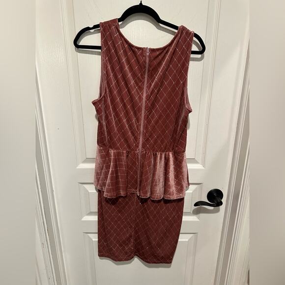 Elegant Blush Pink Peplum Bodycon Dress wi/ Diamond Pattern Women’s Size 2XL NWT - Picture 6 of 10